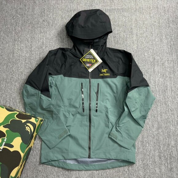 Arc'teryx Aha Series SV7 Generation GORE-TEX PRO Embroidered Logo Hardshell Jack